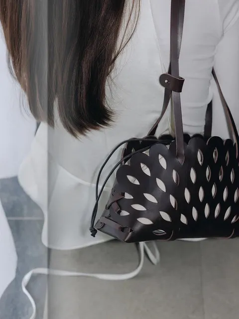 Monde Pluma shoulder bag Dark brown