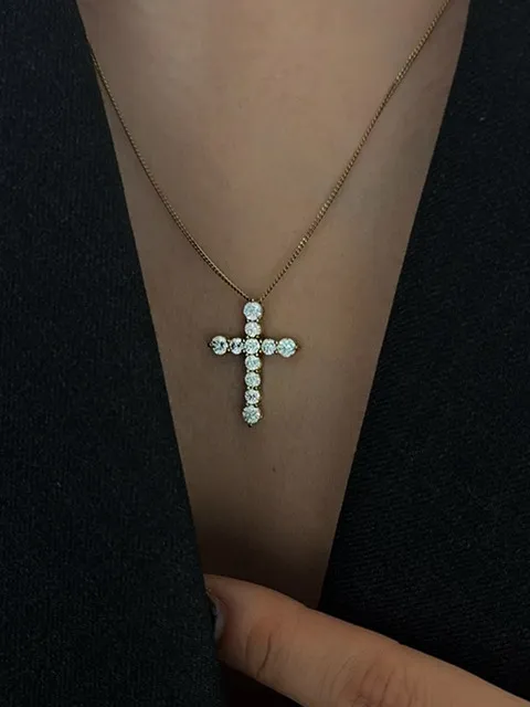 ESSENTIAL CROSS NECKLACE