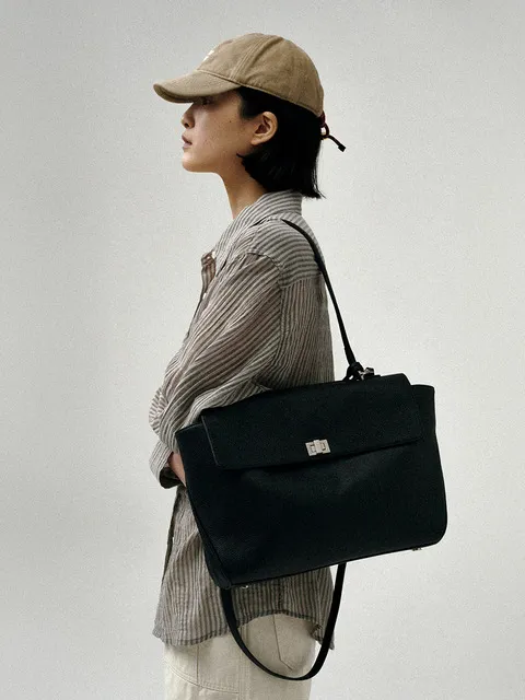 CITY LEATHER FLAP SHOULDER BAG_BLACK