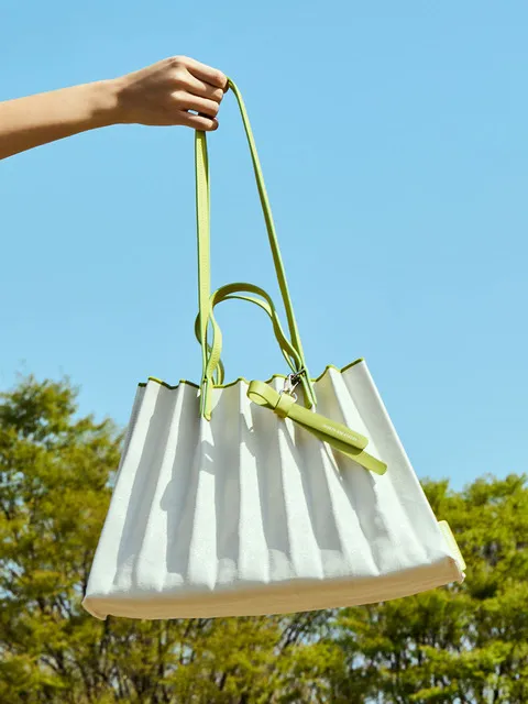 Lucky Pleats Canvas Coated Shopper L with Ribbon Lime