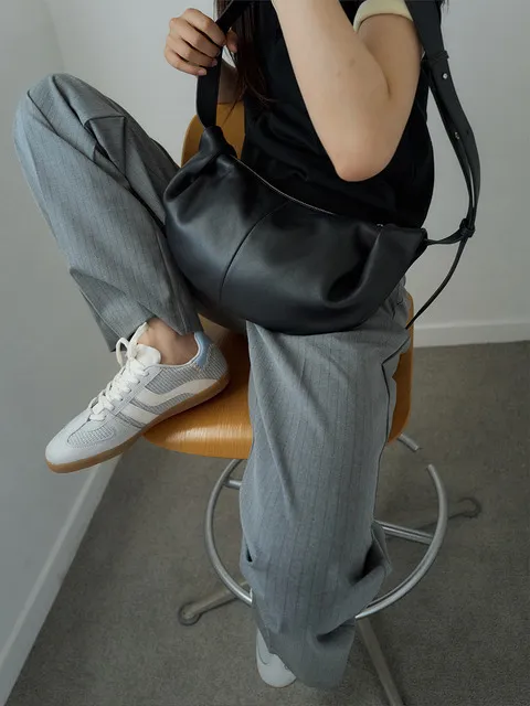 오위 슬링백 Ohwi Sling bag Black