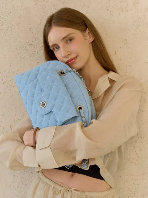 REVE BAG LIGHT BLUE 퀼팅 데님 연청 체인 숄더백
