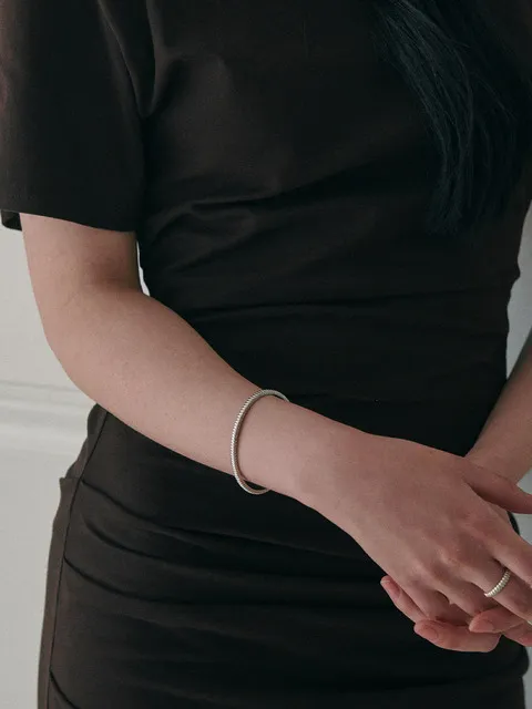 Huit.806 / tier bangle bracelet