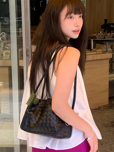 Weaving Trapezoid Shoulder Bag_Black