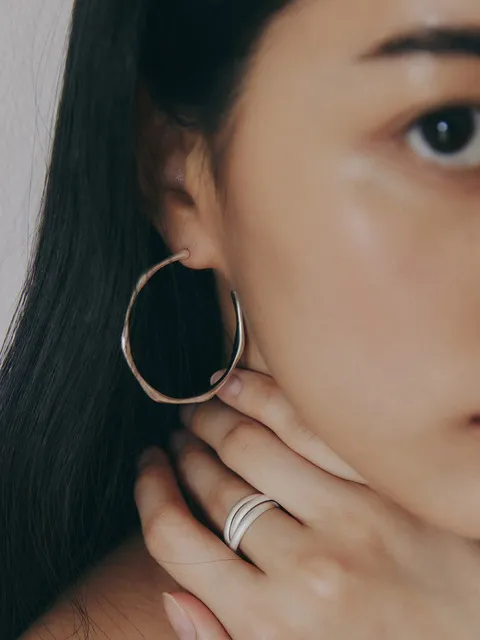 (silver 925) Bone-shape circle earring