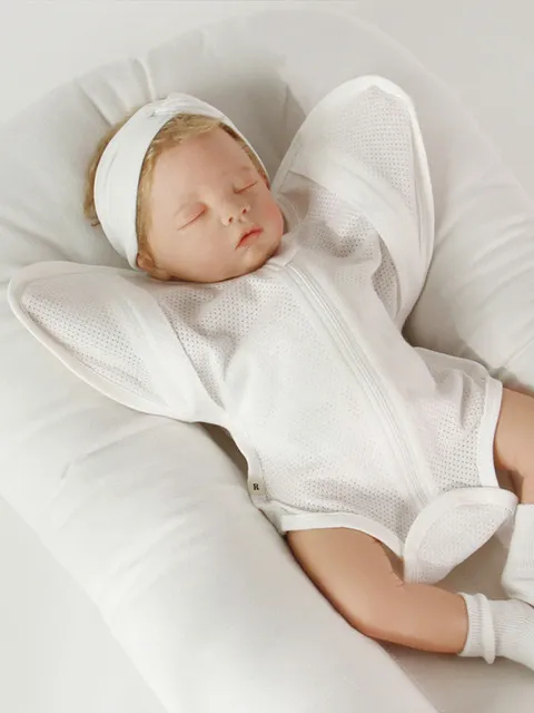 스와들컷 트임 - Swaddlecut Open Sleeve with baby socks