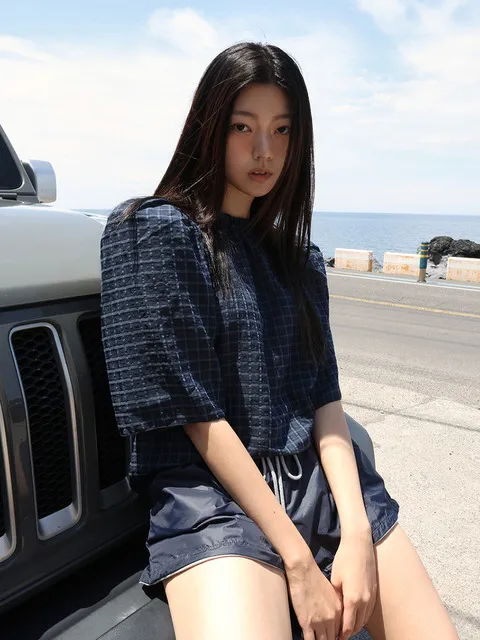 mini gingham puff blouse