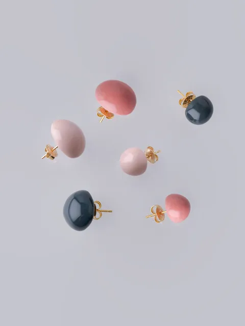 로즈 스모크 폼폼 귀걸이