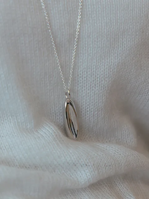oval pebble long necklace