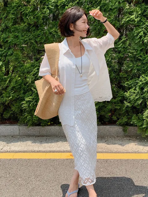 Faint lace skirt (white)