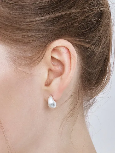 matte bean stud earrings