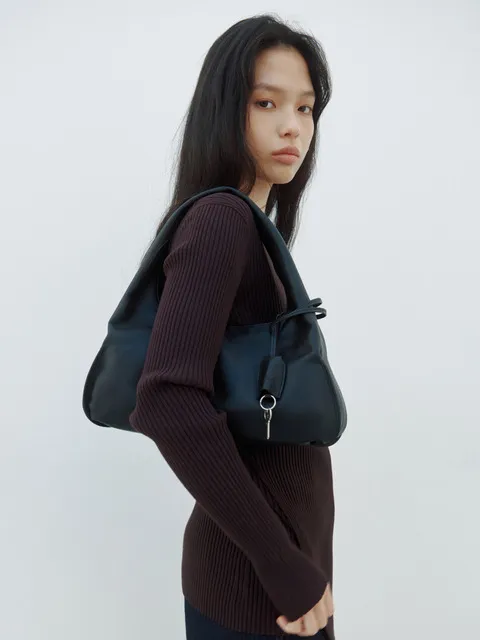 PILLOW HOBO BAG (SOFT BLACK)