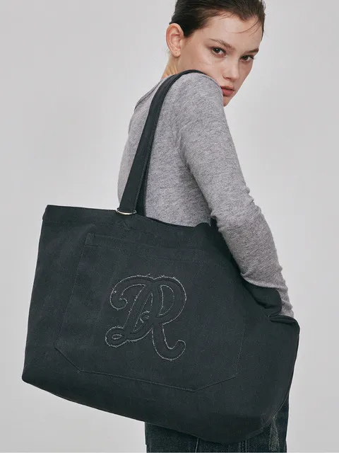 DEER DR APPLIQUE POCKET SHOULDER BAG (CHARCOAL)