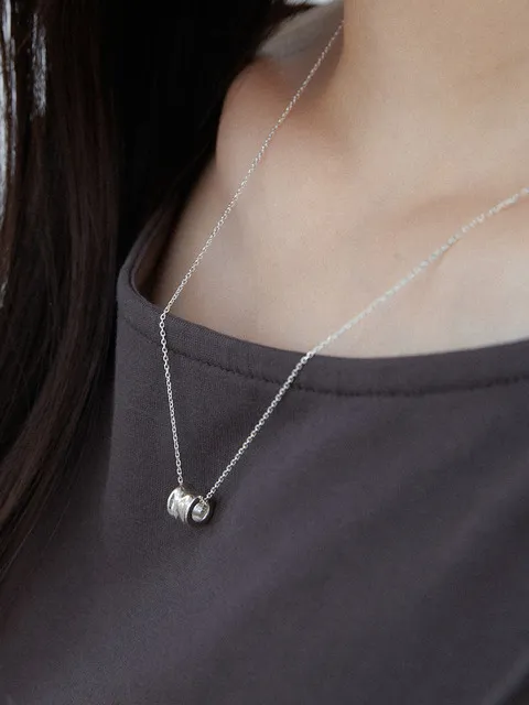 Row necklace