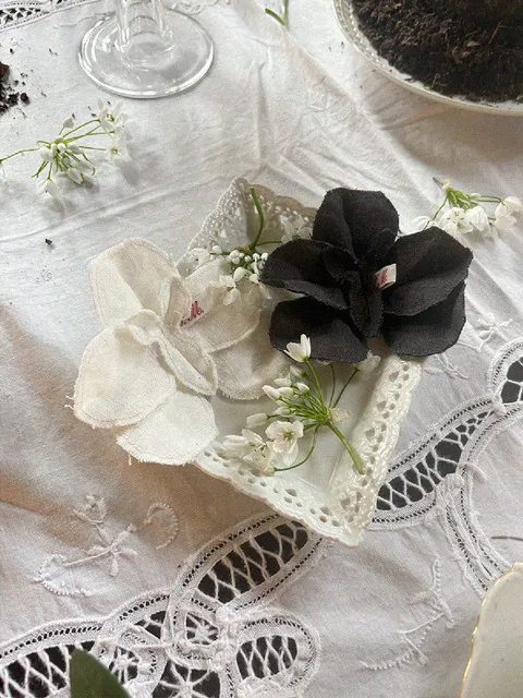 Orchid Linen Brooch 오키드 린넨 브로치