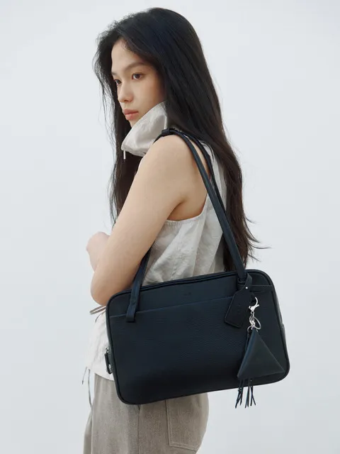 NADEL BOWLING SHOULDER BAG (SOFT BLACK)