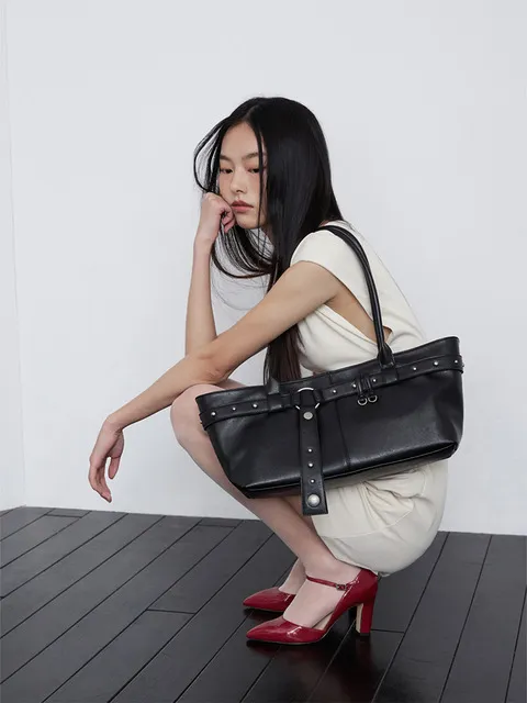 Stud Strap Boat Bag_Black