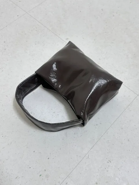 Poki bag _ enamel cocoa
