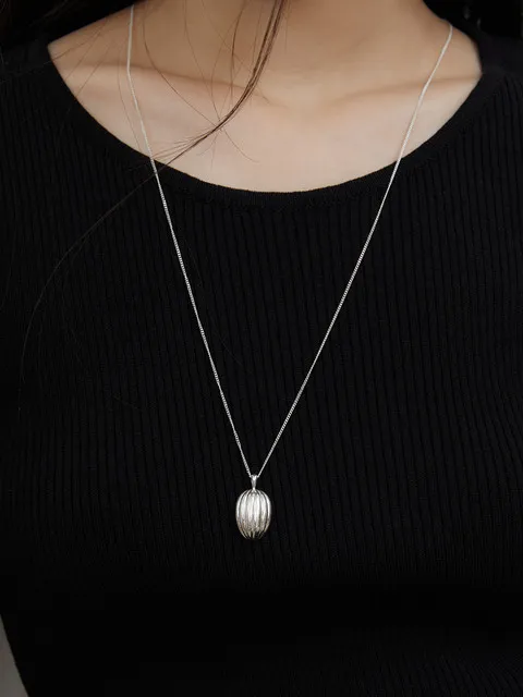 Nove necklace