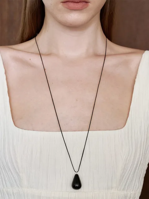 AT013 BLACK DROP NECKLACE