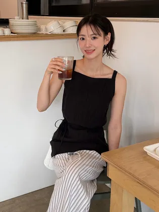 스퀘어 넥 슬리브리스 블라우스 NEW6MB603