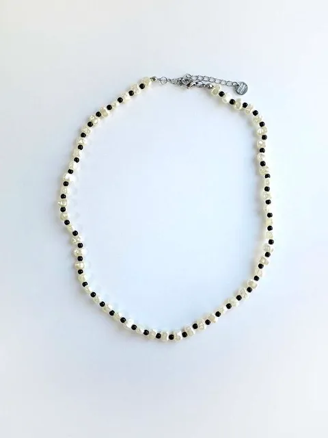 cream pearl & black beads necklace