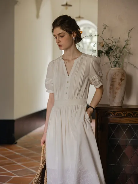 DA_Hem positioning embroidery dress