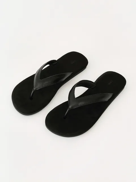 Logo sole fake leather strap flip flops_Black