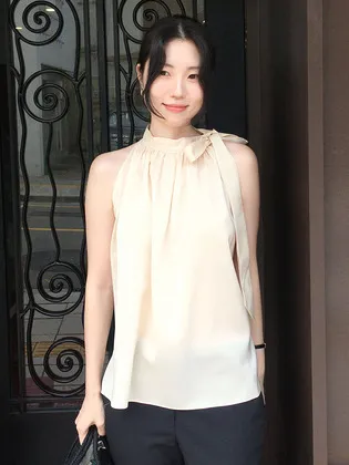 BELLUNA Halter-neck shirring blouse (Light butter/Black/Light pink)