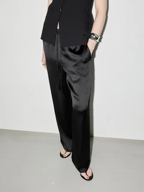 SATIN STRAIGHT PANTS - BLACK