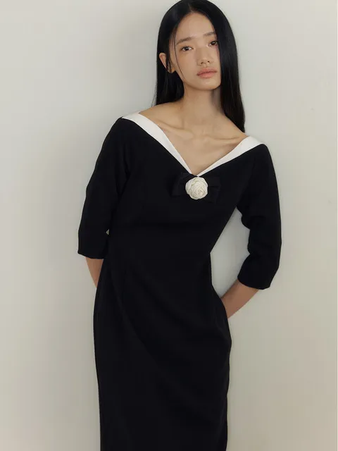 Curve-Line Dress & Ribbon Corsage (black)