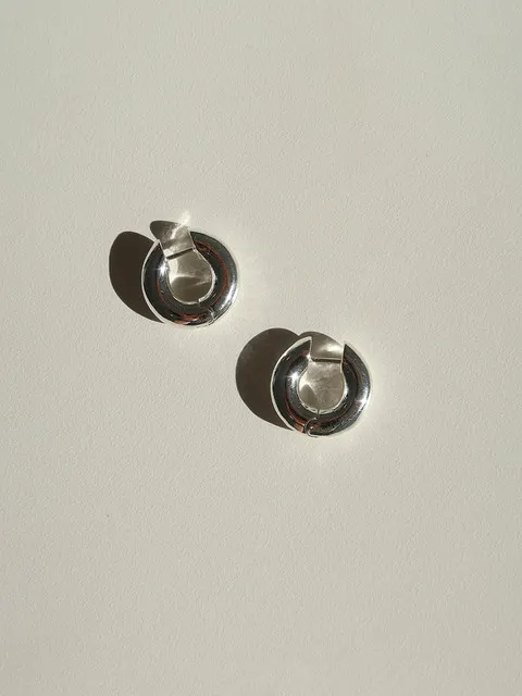 bold hoop earring - silver