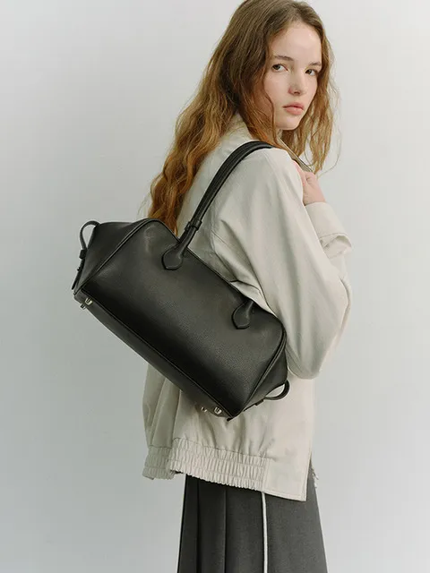 SOFT FRAME COMPACT SHOULDER BAG BLACK_UDBA6E210BK