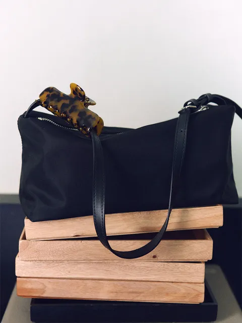 미누 나일론 숄더백 Minu Nylon Shoulder Bag_Black