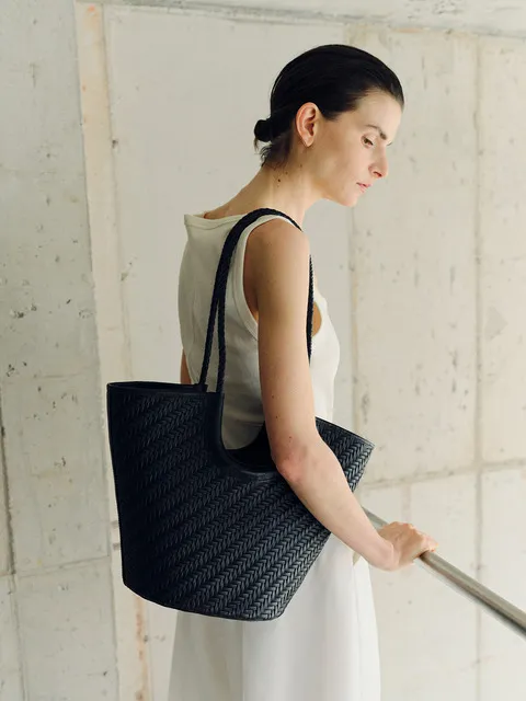 Large Loom shoulder bag Black
