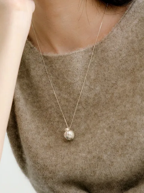 Line pot necklace
