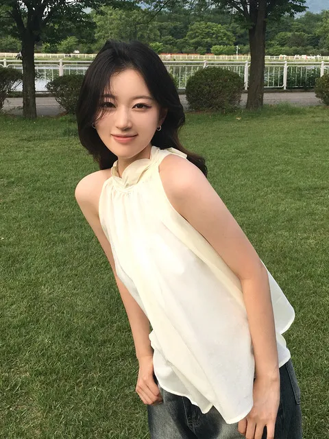 벨 리본 홀터넥 플레어 블라우스 ( 2 colors )