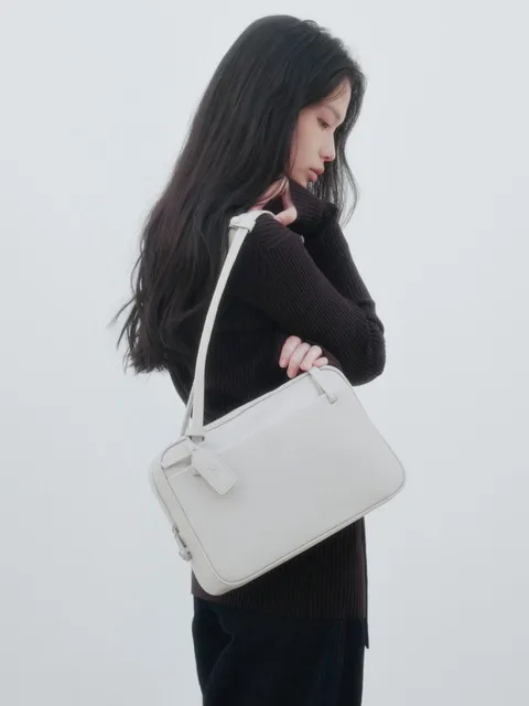 NADEL BOWLING SHOULDER BAG (PORCELAIN WHITE)