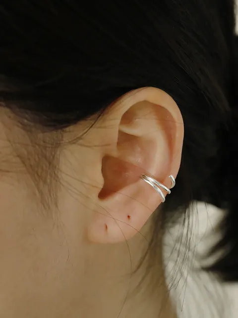 Silver matt twist Earcuff 실버 매트 꼬임 이어커프