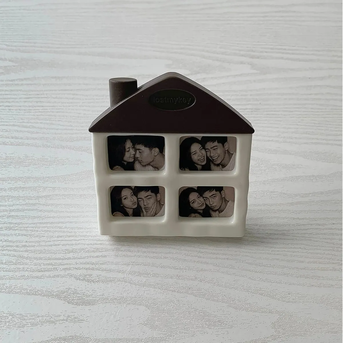 lostmykey Window House 4cut Frame Cacao