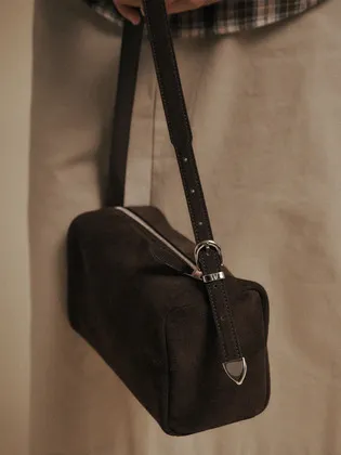 드메이커 Woody mini suede bag-deep brown