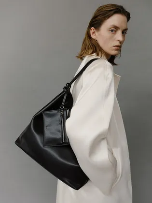 로서울 Pulpy hobo bag Black